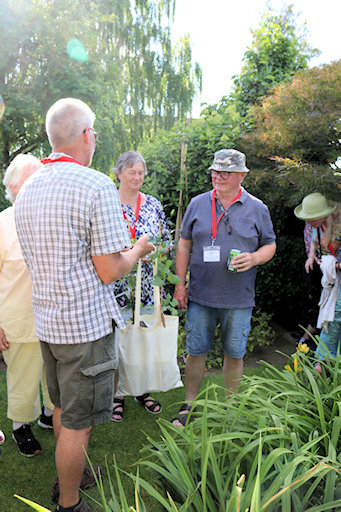 Our thanks to Elmer and Lissy for letting us visit their wonderful garden&copy;Ken Woolfenden