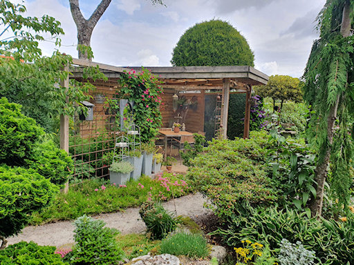 Garden room to enjoy the view of the garden&copy;Fiona Woolfenden