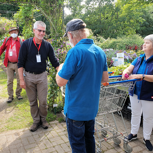 Jeff Jabco, President, thanks Manfred Westphal for his hospitality&copy;Fiona Woolfenden