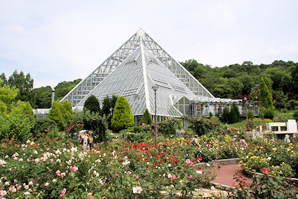 Pyramid Greenhouse in Fululu Gardens