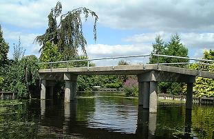 Boskoop by canal&copy;K.Woolfenden