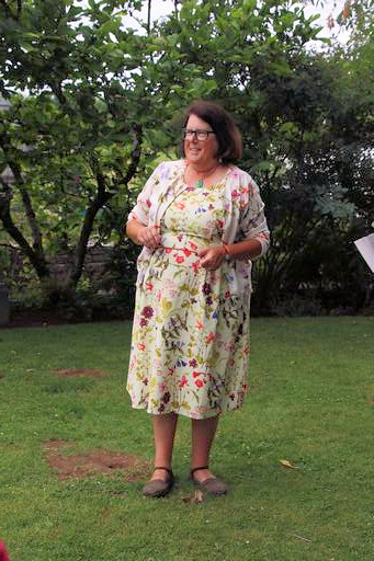 Linda Beutler, Curator of the Rogerson Clematis Collection&copy;Ken Woolfenden
