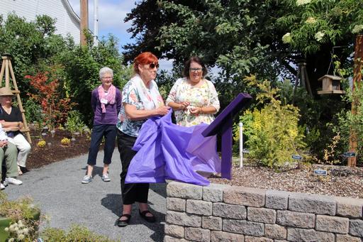 Unveiling The Antipodes plaque&copy;Ken Woolfenden