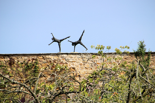 Children on the walls&copy;Ken Woolfenden