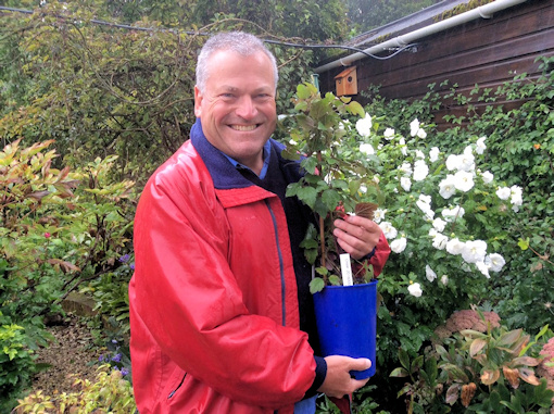 10/9/2016 - Matt collecting the plant&copy;Val Le May Neville-Parry