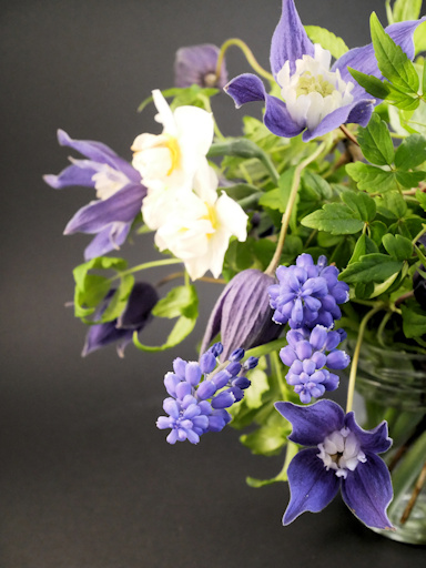 C. 'Frances Rivis' in a bouquet with Narcissus 'Cheerfullness' and muscari©Brigitte Niemela